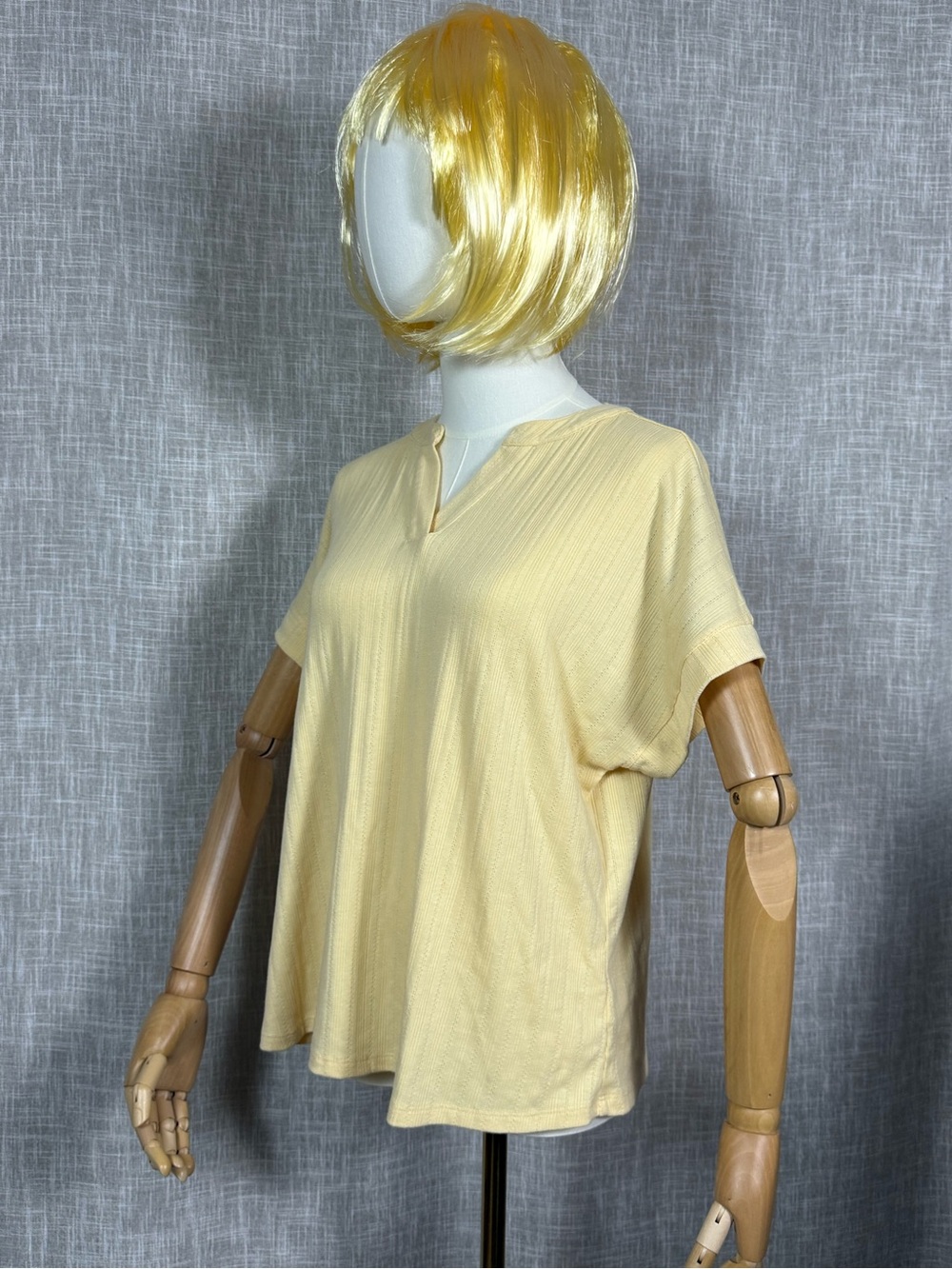 Liz Claiborne Soft Pale Yellow Short Sleeve V-Neck Top